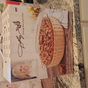 1.9 QT Glass Casserole with lid & Wicker Basket